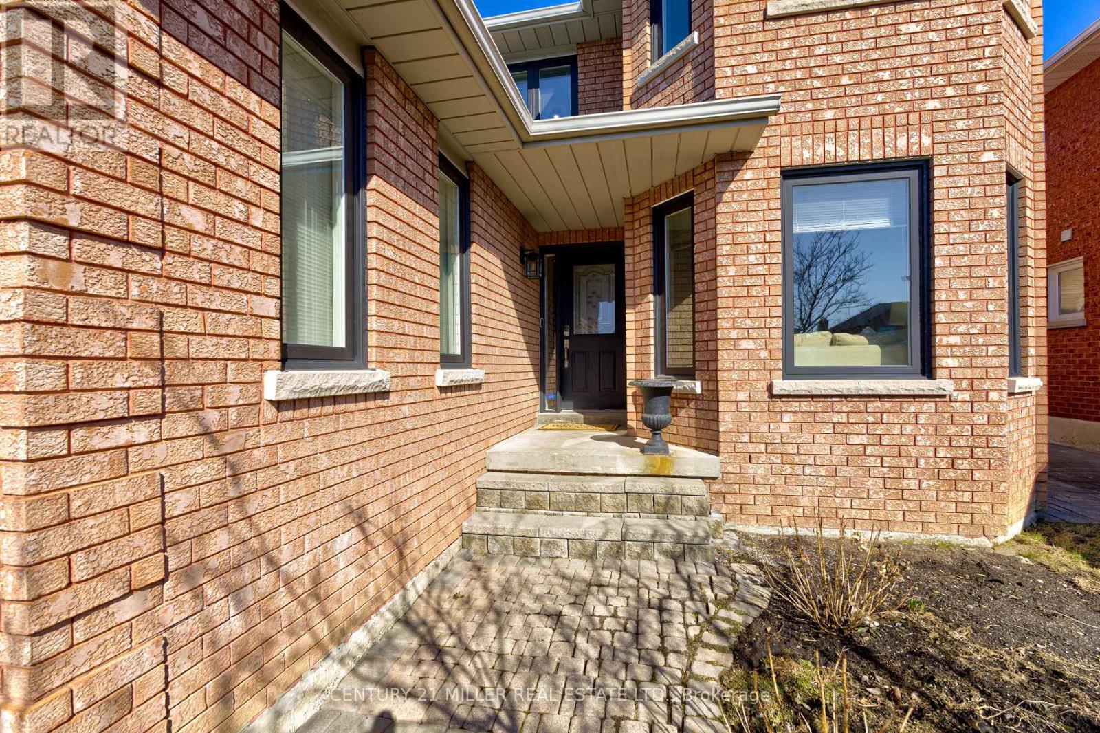 39 Iona Crescent, Vaughan, Ontario  L4H 1C4 - Photo 2 - N12062087