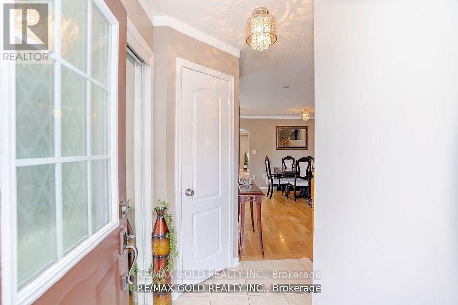 Property at 34 JINGLE CRESCENT image 3