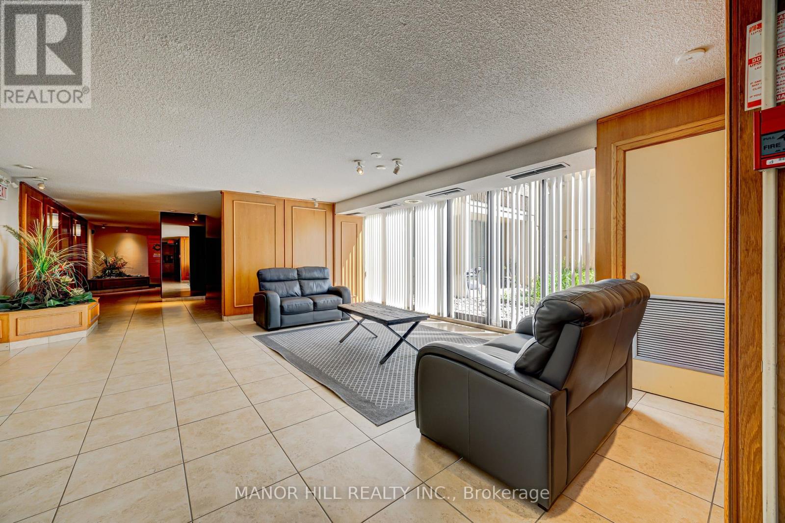 Property at 523 - 1300 MARLBOROUGH COURT image 4
