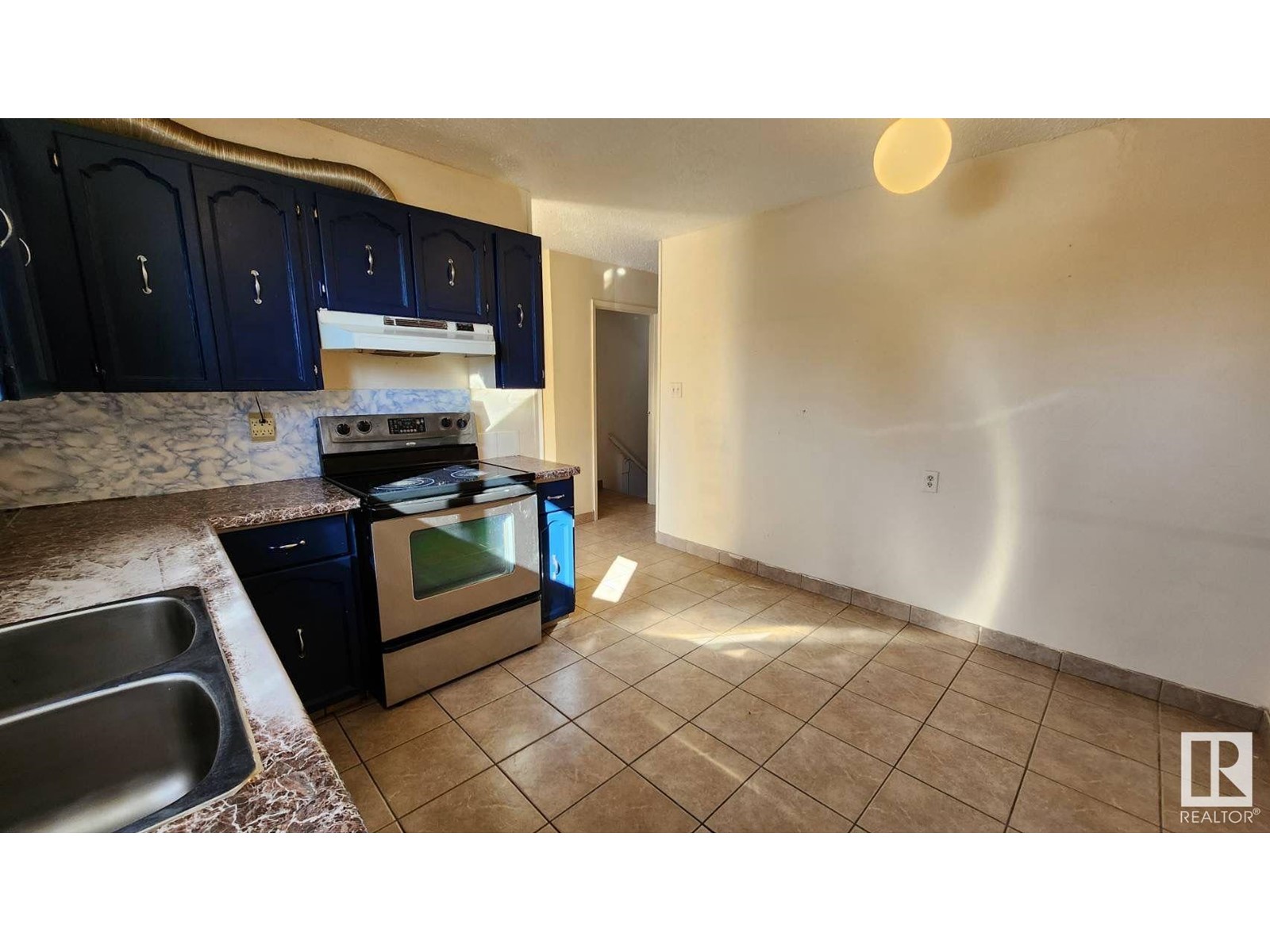 Property at 3115 144 AV NW image 5