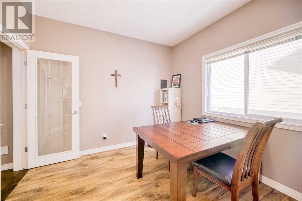 Property at 140 EVERHOLLOW Way SW image 3