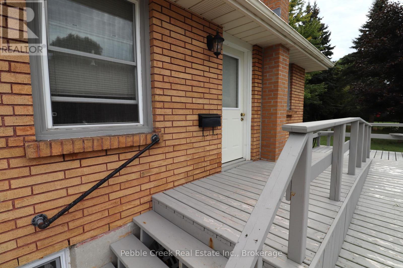 187 Cayley Street, Goderich, Ontario  N7A 2A4 - Photo 3 - X12063599