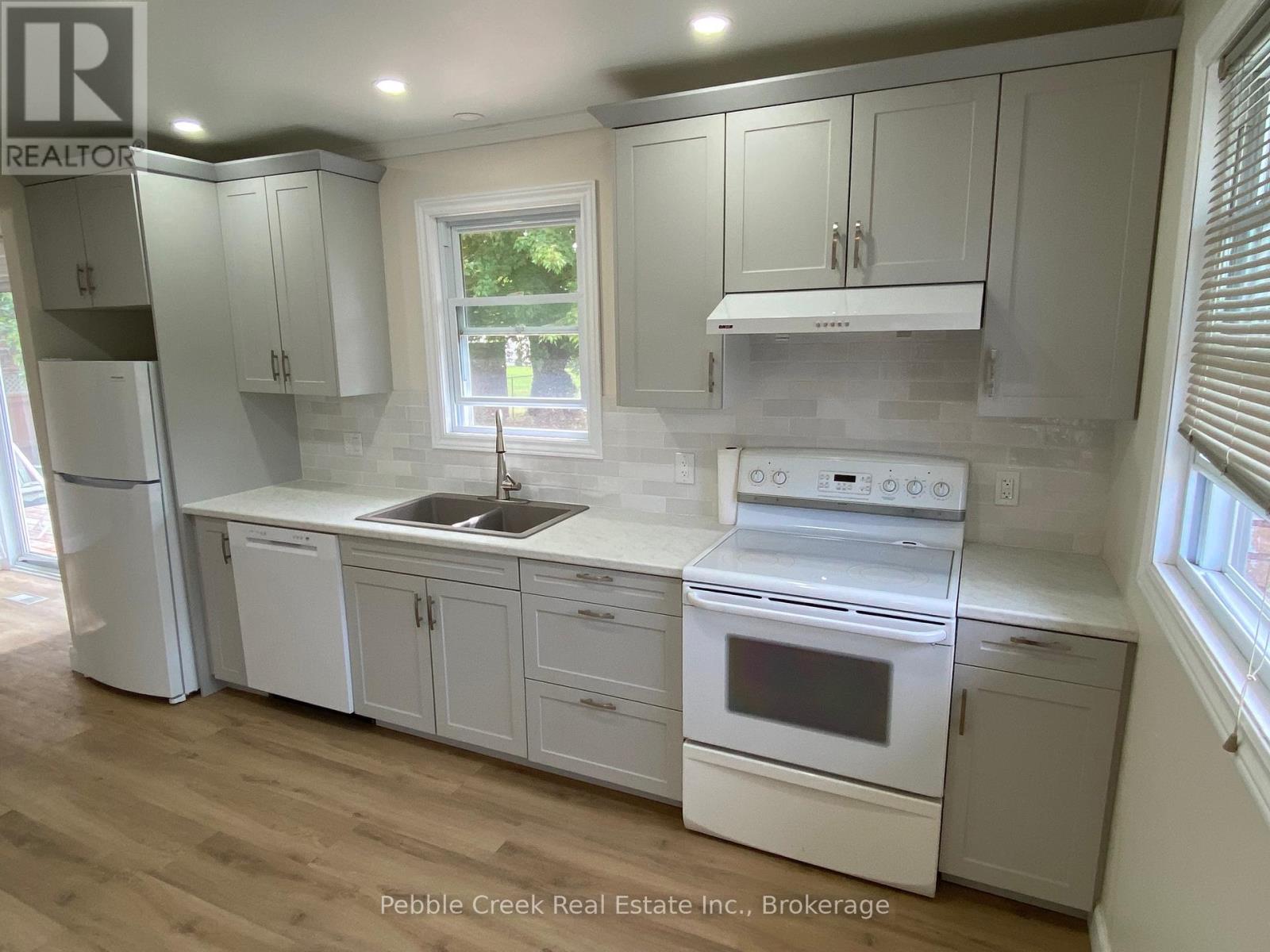 187 Cayley Street, Goderich, Ontario  N7A 2A4 - Photo 4 - X12063599