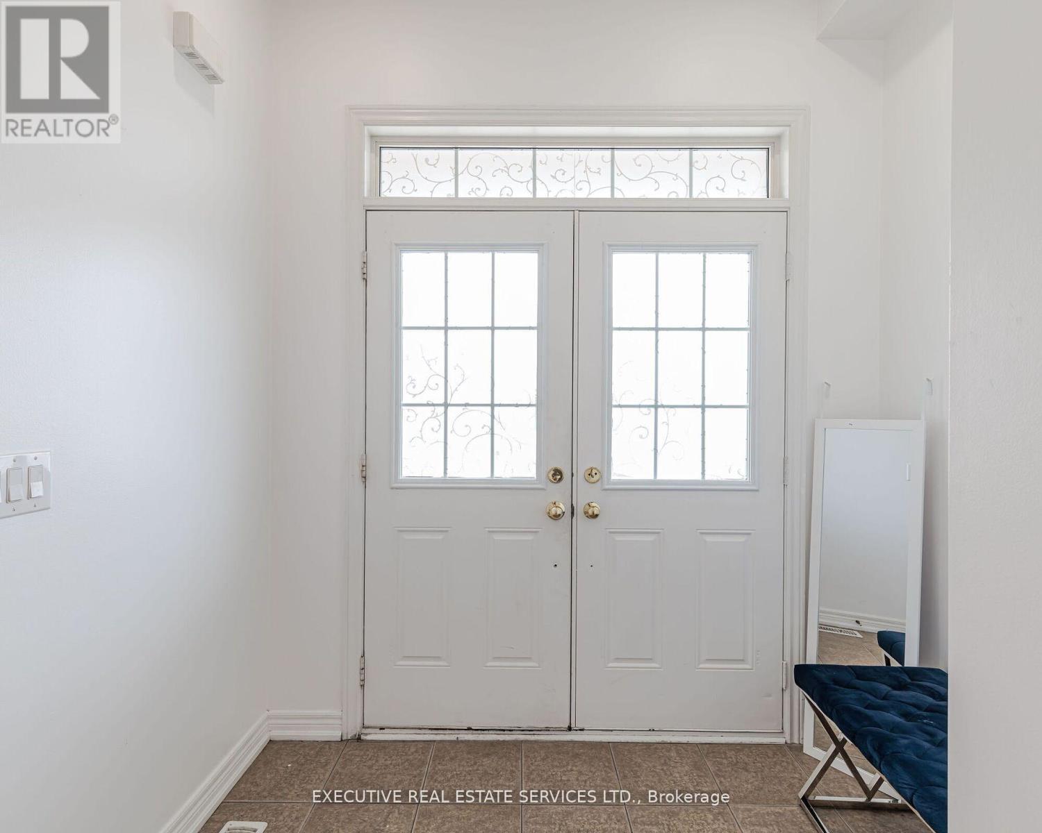 Property at 10 NATRONIA TRAIL image 4