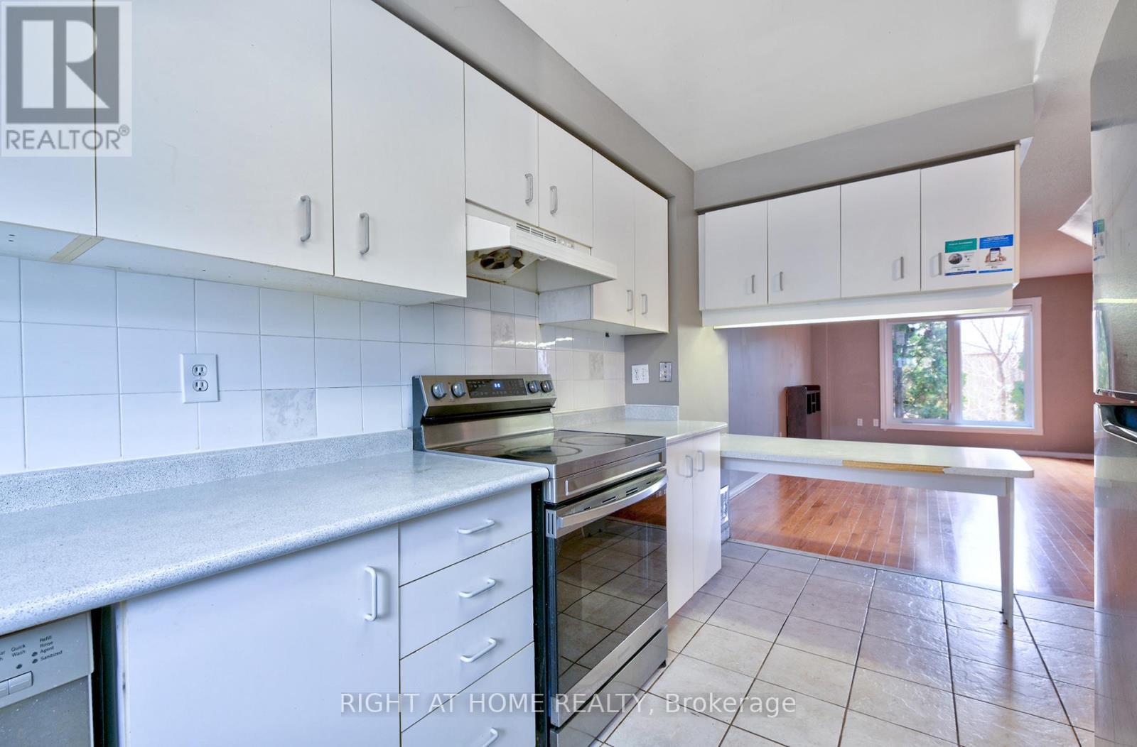 Property at 2B - 5865 DALEBROOK CRESCENT image 2