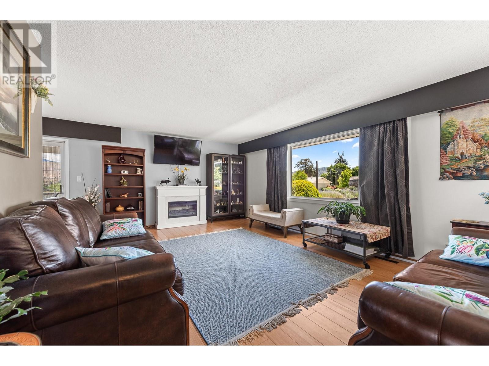 Property at 6462 HAVEN Street image 2