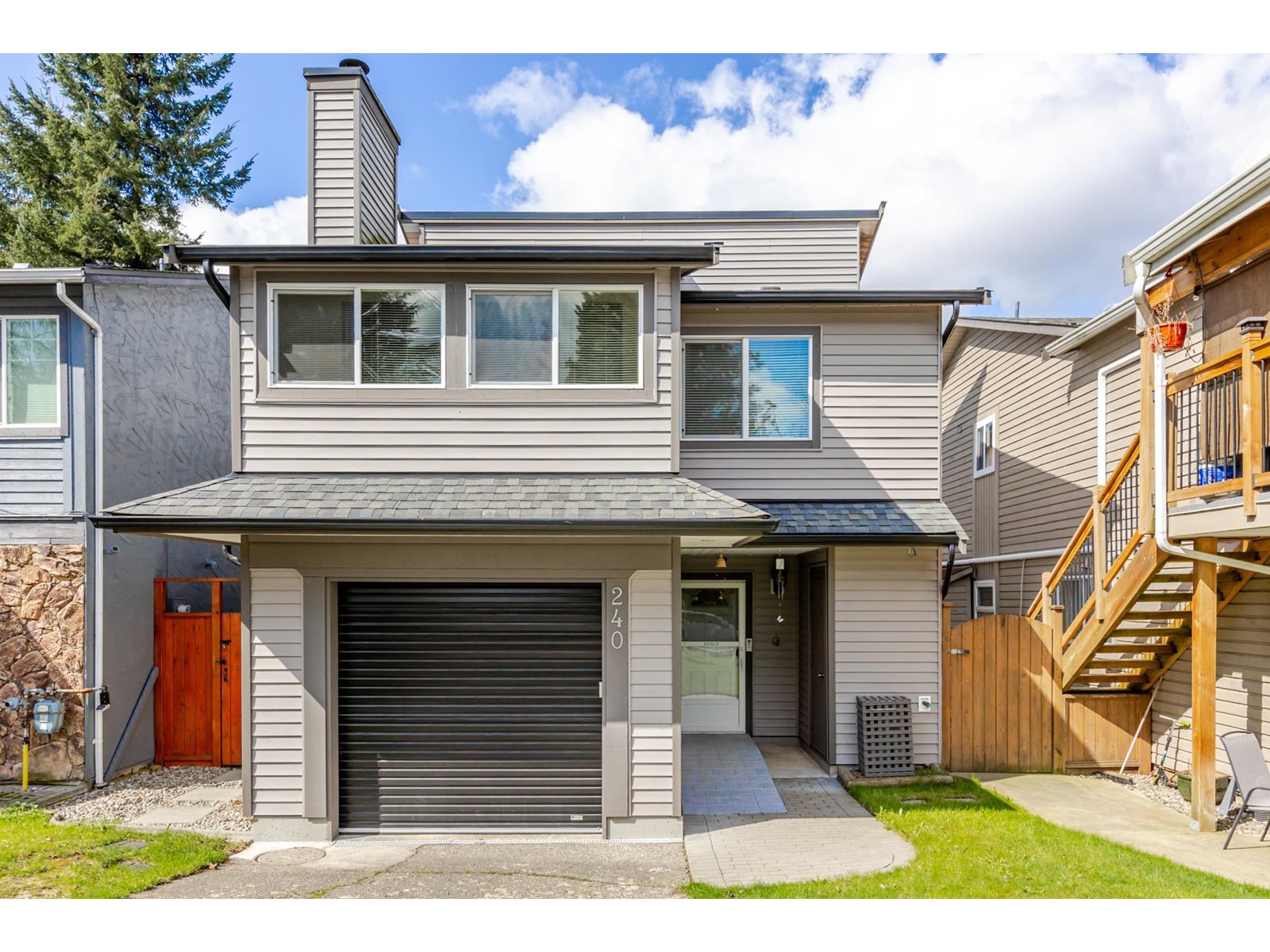 Property at 240 DAVIS CRESCENT image 1