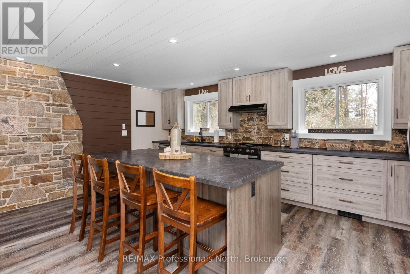 1228 Ronville Road, Lake Of Bays, Ontario  P0A 1H0 - Photo 10 - X12064229