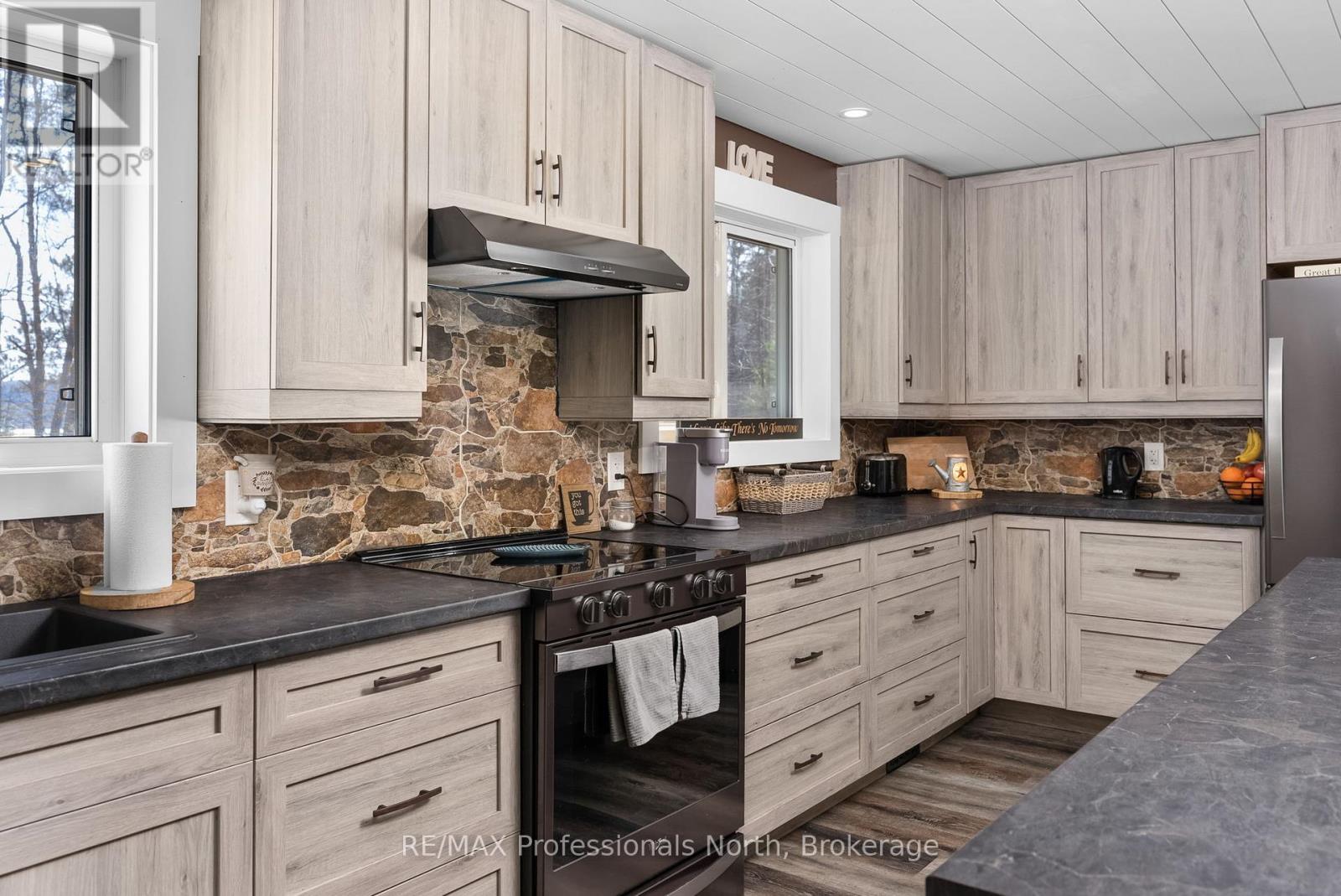 1228 Ronville Road, Lake Of Bays, Ontario  P0A 1H0 - Photo 12 - X12064229