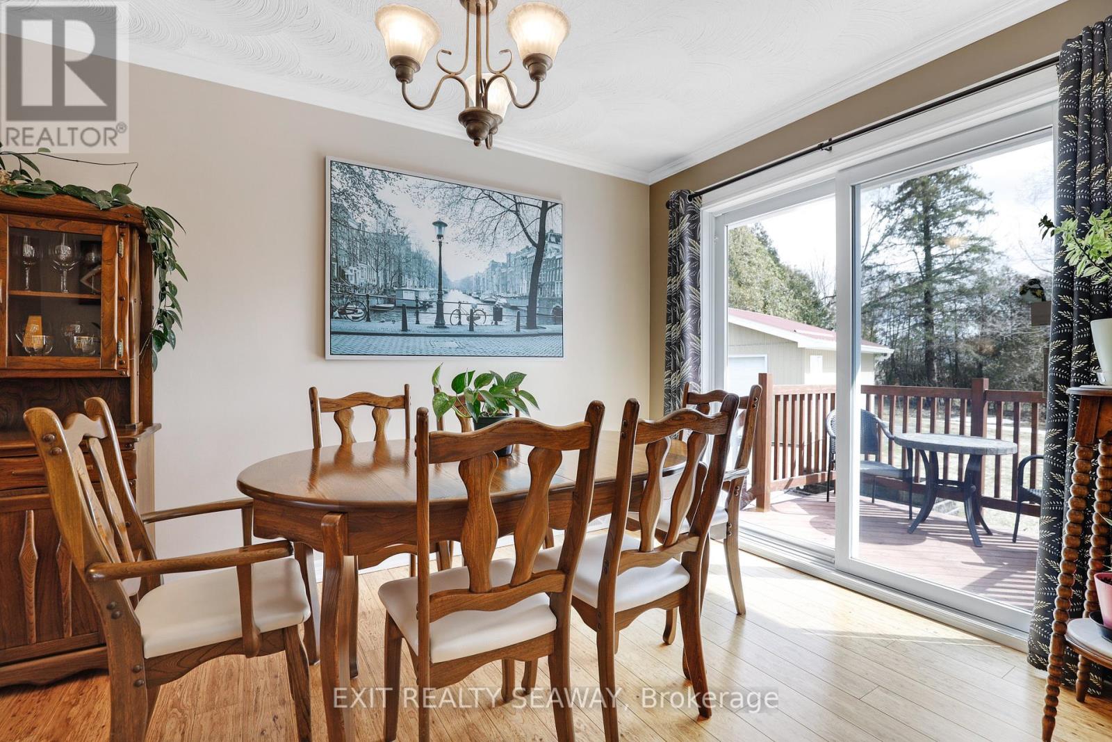 17300 Valade Road, South Stormont, Ontario  K0C 2A0 - Photo 10 - X12062220