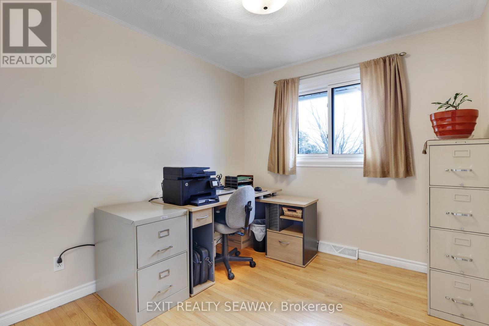 17300 Valade Road, South Stormont, Ontario  K0C 2A0 - Photo 14 - X12062220