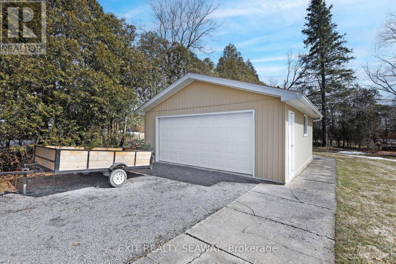 17300 Valade Road, South Stormont, Ontario  K0C 2A0 - Photo 28 - X12062220