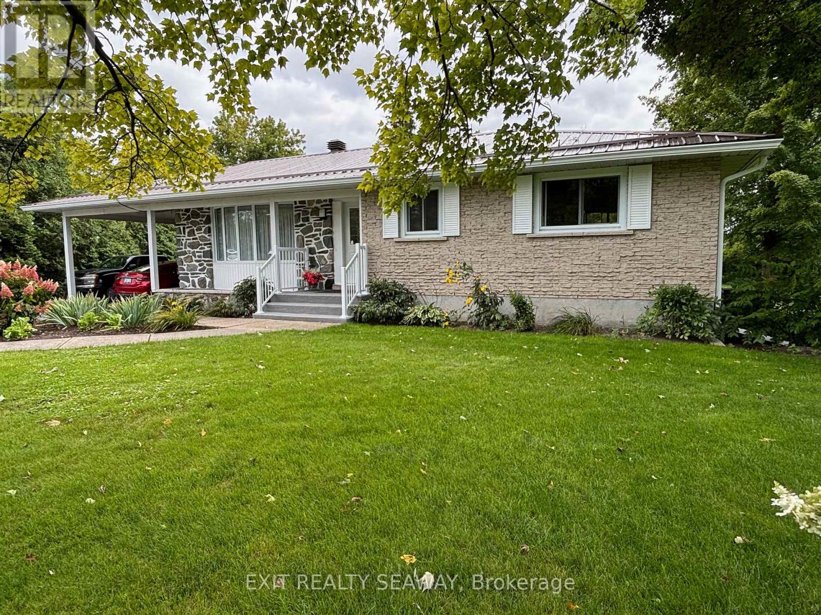 17300 Valade Road, South Stormont, Ontario  K0C 2A0 - Photo 29 - X12062220