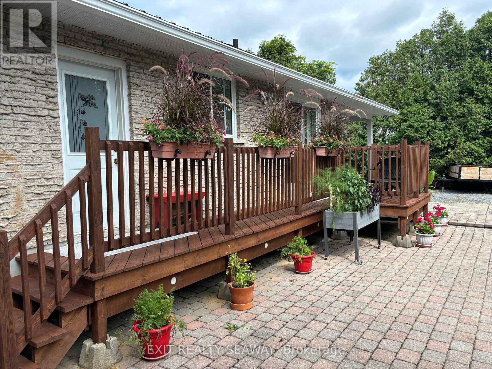 17300 Valade Road, South Stormont, Ontario  K0C 2A0 - Photo 30 - X12062220
