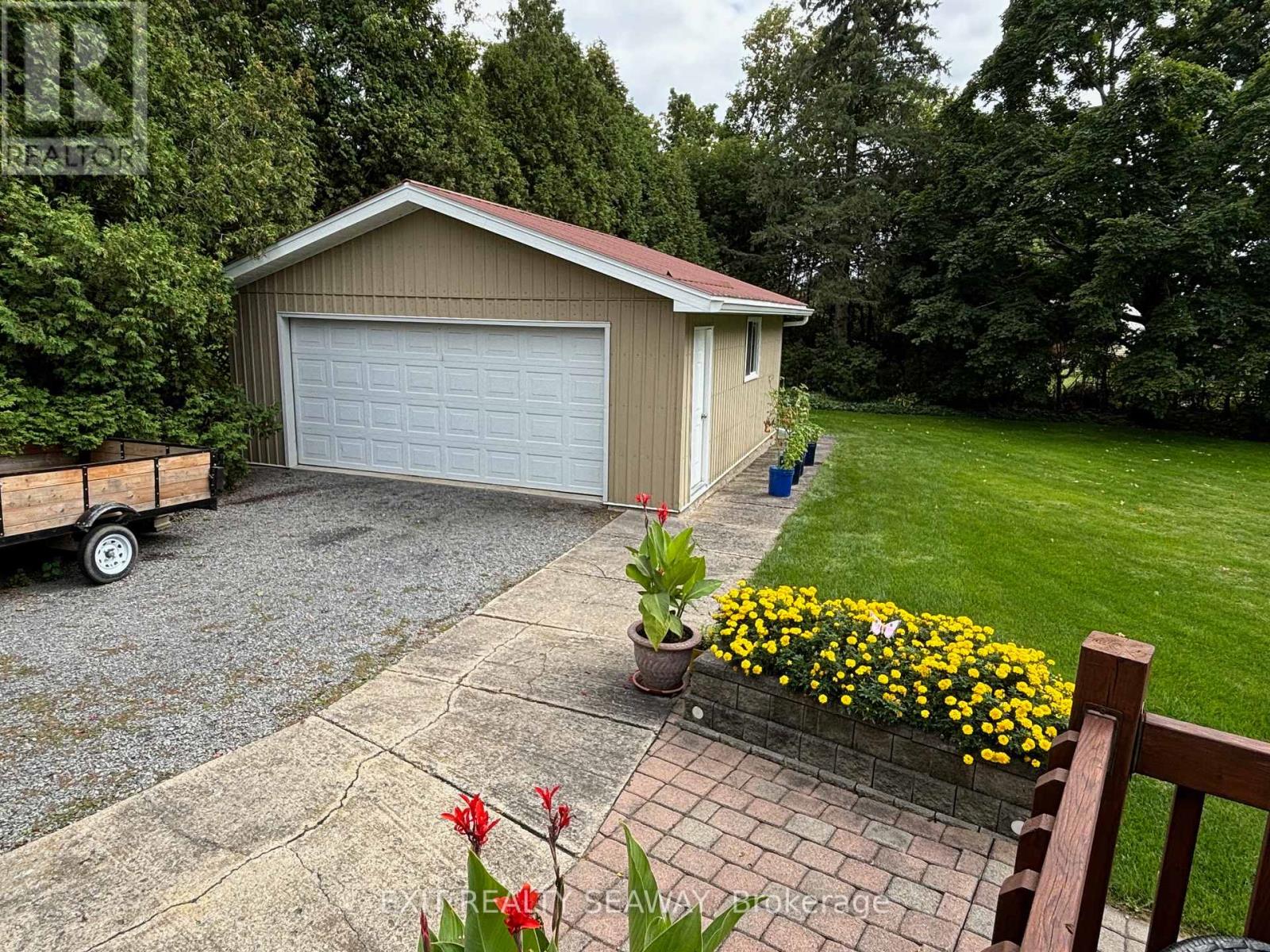 17300 Valade Road, South Stormont, Ontario  K0C 2A0 - Photo 31 - X12062220