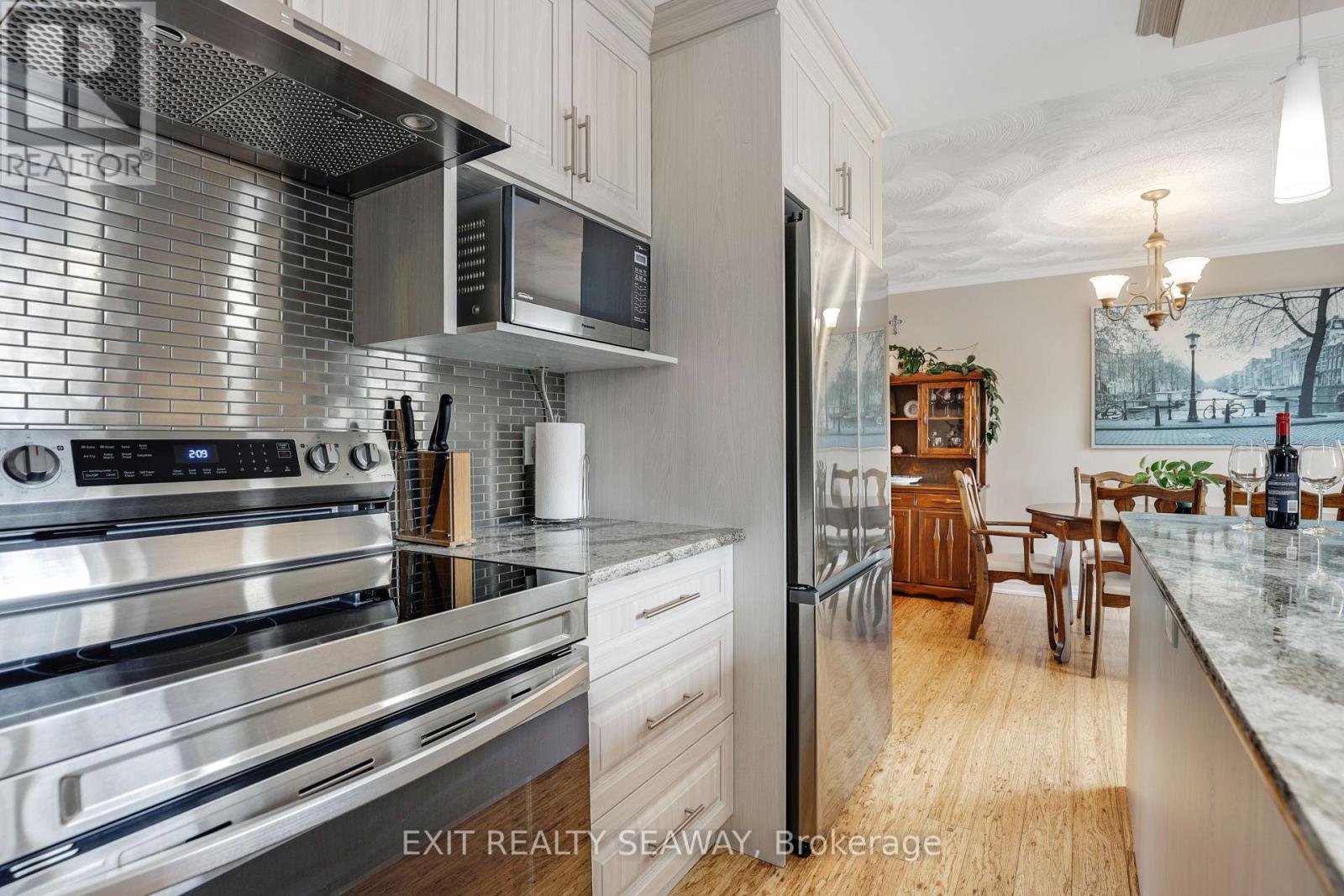 17300 Valade Road, South Stormont, Ontario  K0C 2A0 - Photo 7 - X12062220