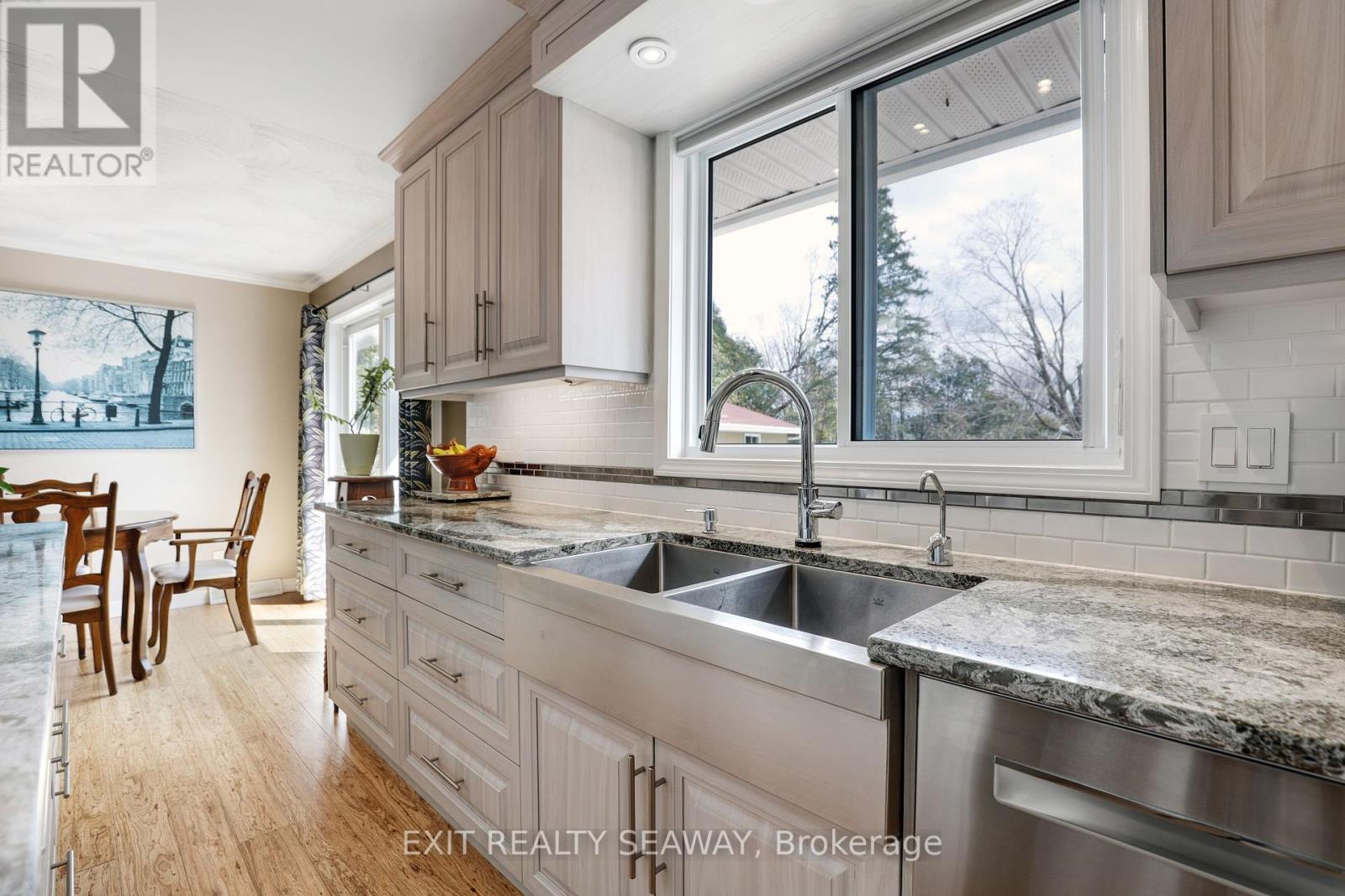 17300 Valade Road, South Stormont, Ontario  K0C 2A0 - Photo 8 - X12062220