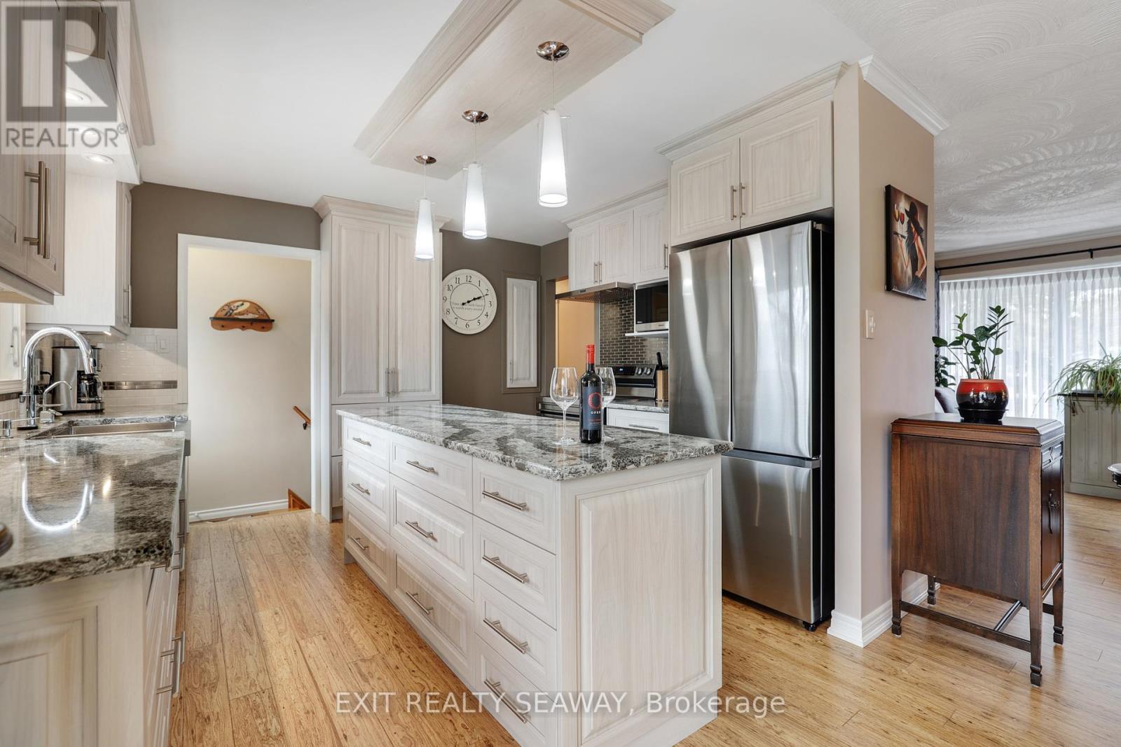17300 Valade Road, South Stormont, Ontario  K0C 2A0 - Photo 9 - X12062220