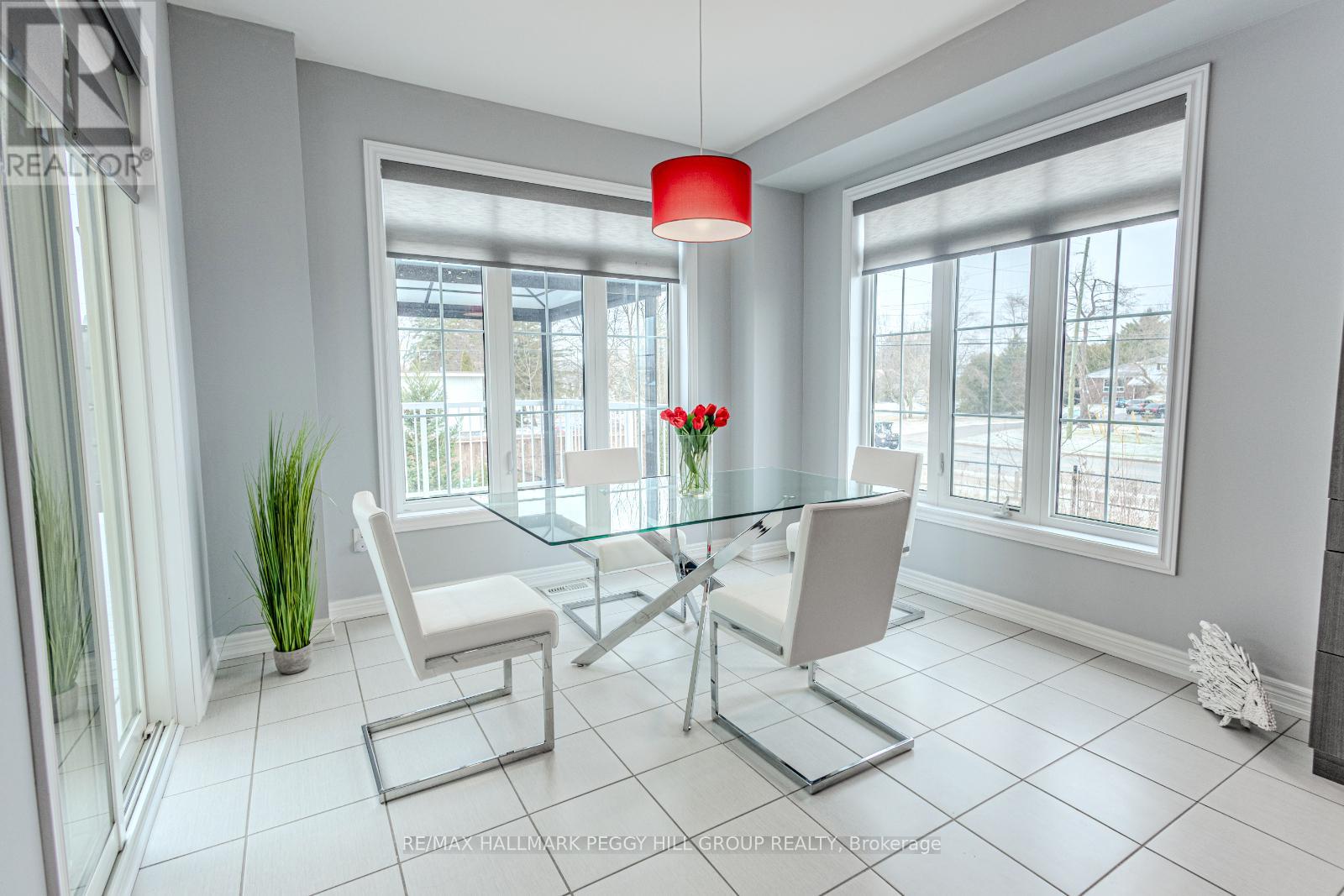 4 Greenwood Drive, Essa (Angus), Ontario  L3W 0N5 - Photo 4 - N12064217