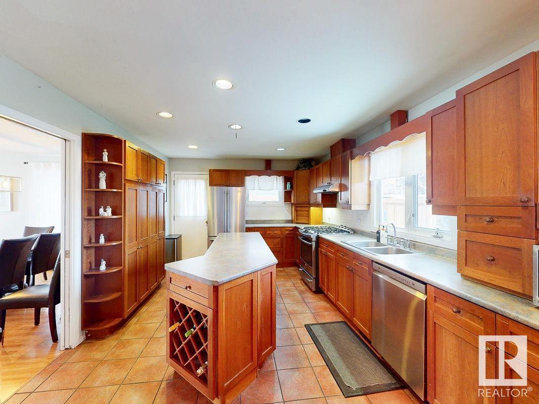 Property at 12 BENNETT PL image 5