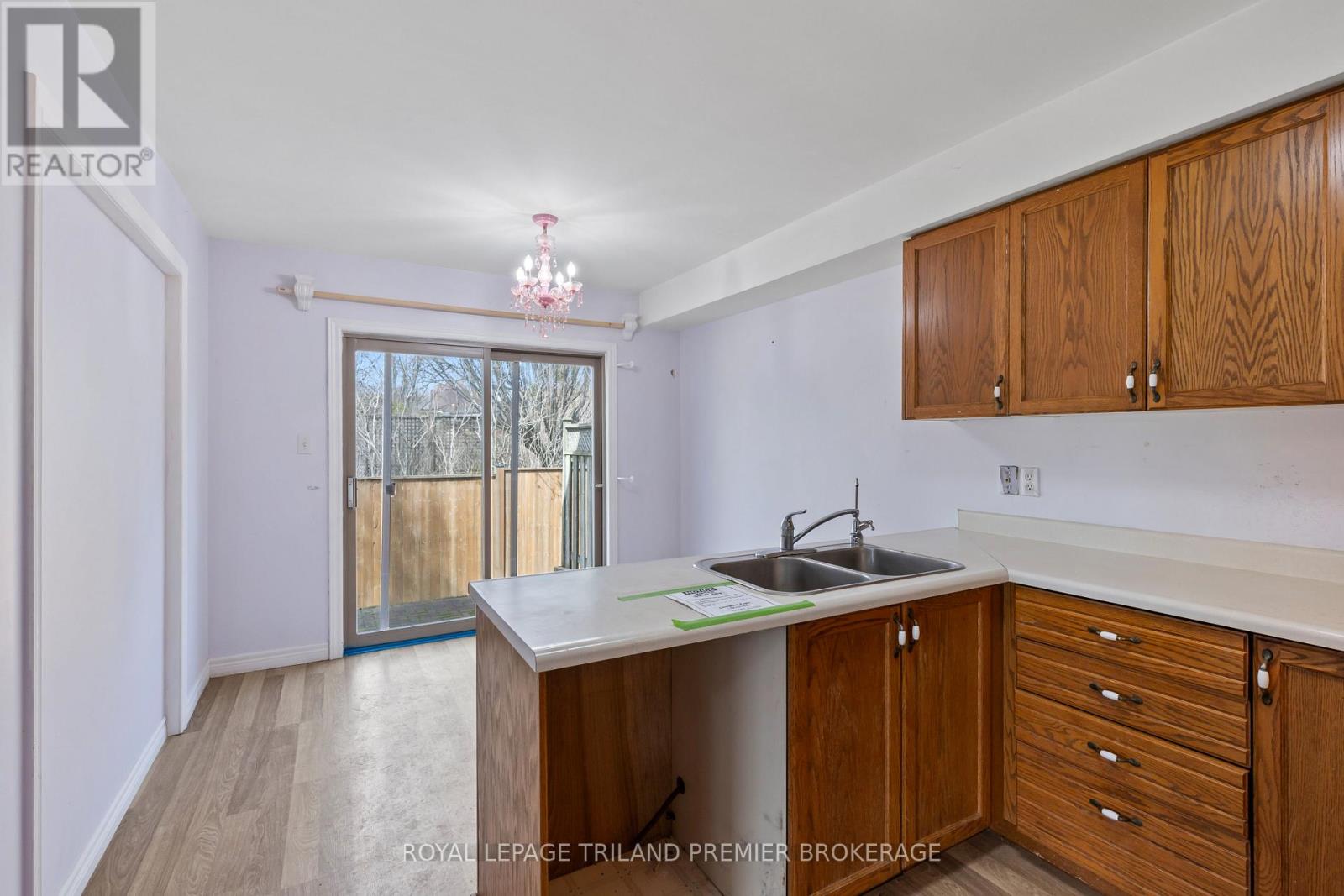 Photo 8 of 31 for 28 - 1478 Adelaide Street N