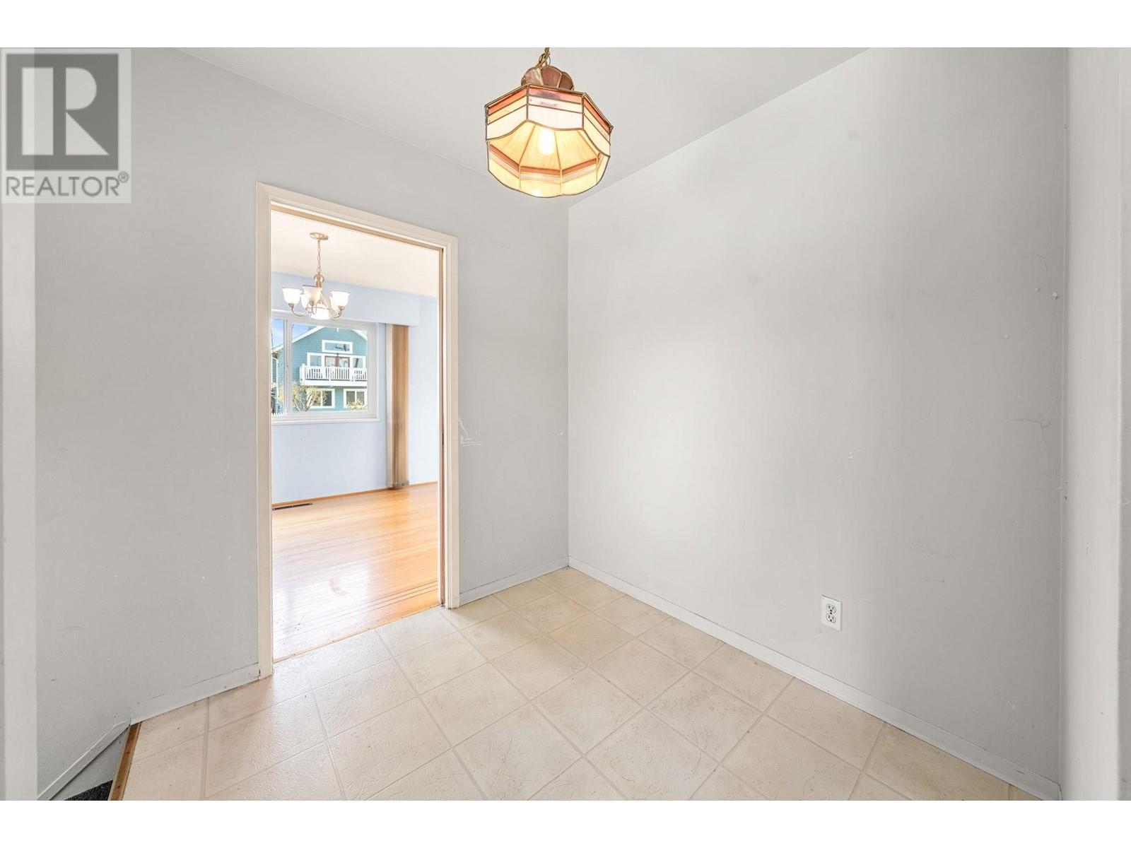 780 E 16th Street, North Vancouver, British Columbia  V7L 2V1 - Photo 11 - R2986395