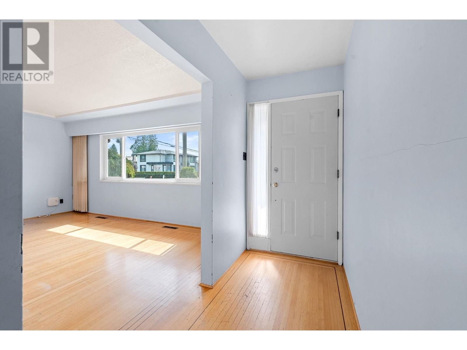 780 E 16th Street, North Vancouver, British Columbia  V7L 2V1 - Photo 3 - R2986395