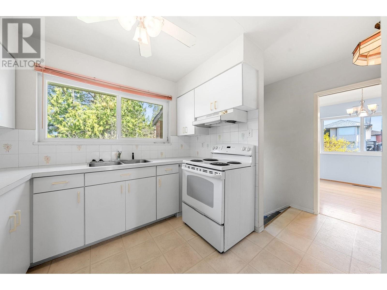 780 E 16th Street, North Vancouver, British Columbia  V7L 2V1 - Photo 15 - R2986395