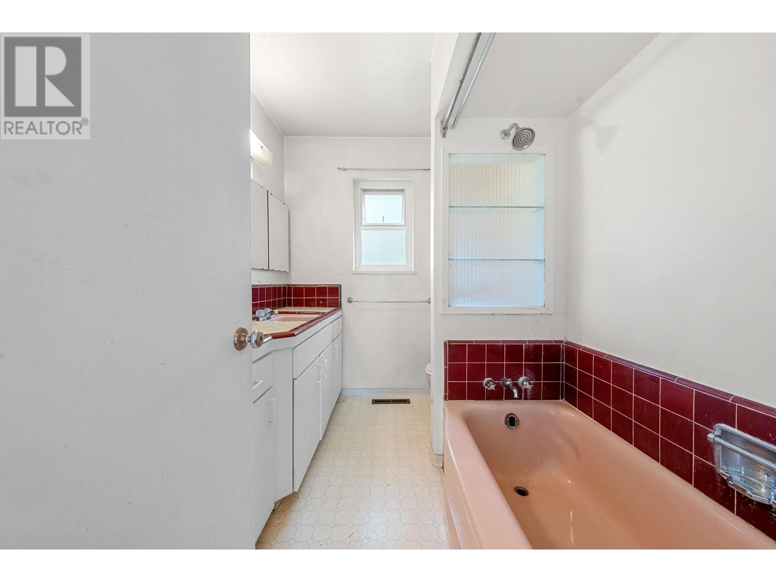 780 E 16th Street, North Vancouver, British Columbia  V7L 2V1 - Photo 18 - R2986395