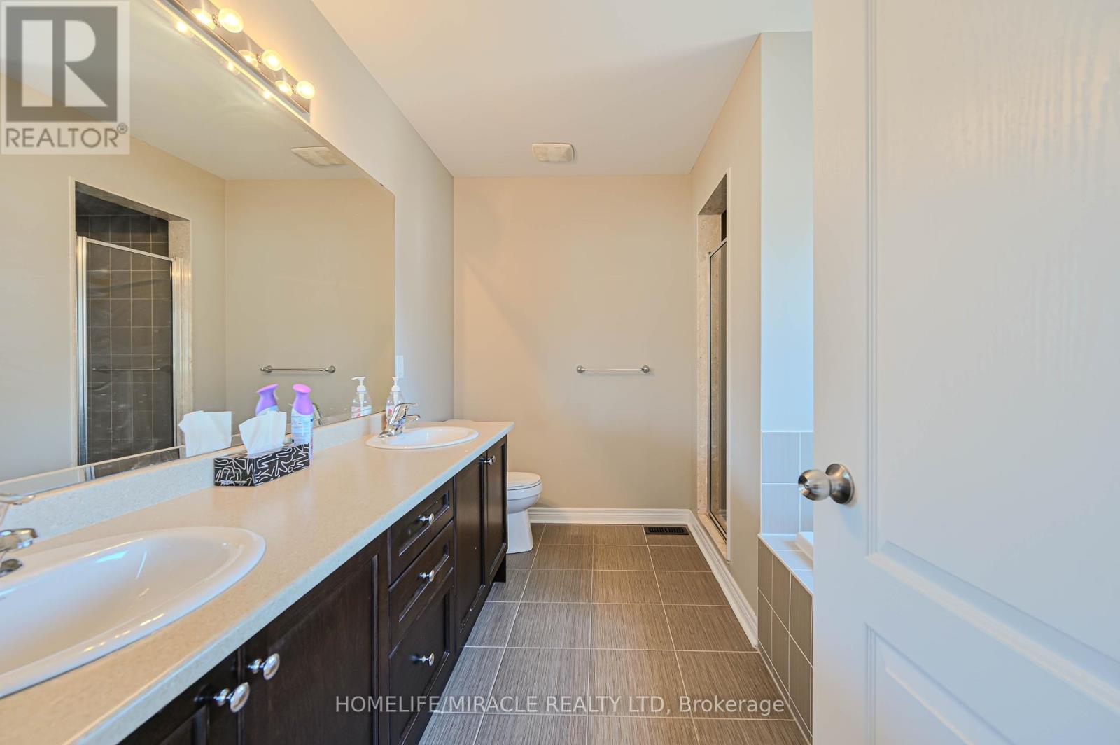 15 Fringetree Road, Brampton (Sandringham-Wellington North), Ontario  L6R 3V8 - Photo 19 - W12058715
