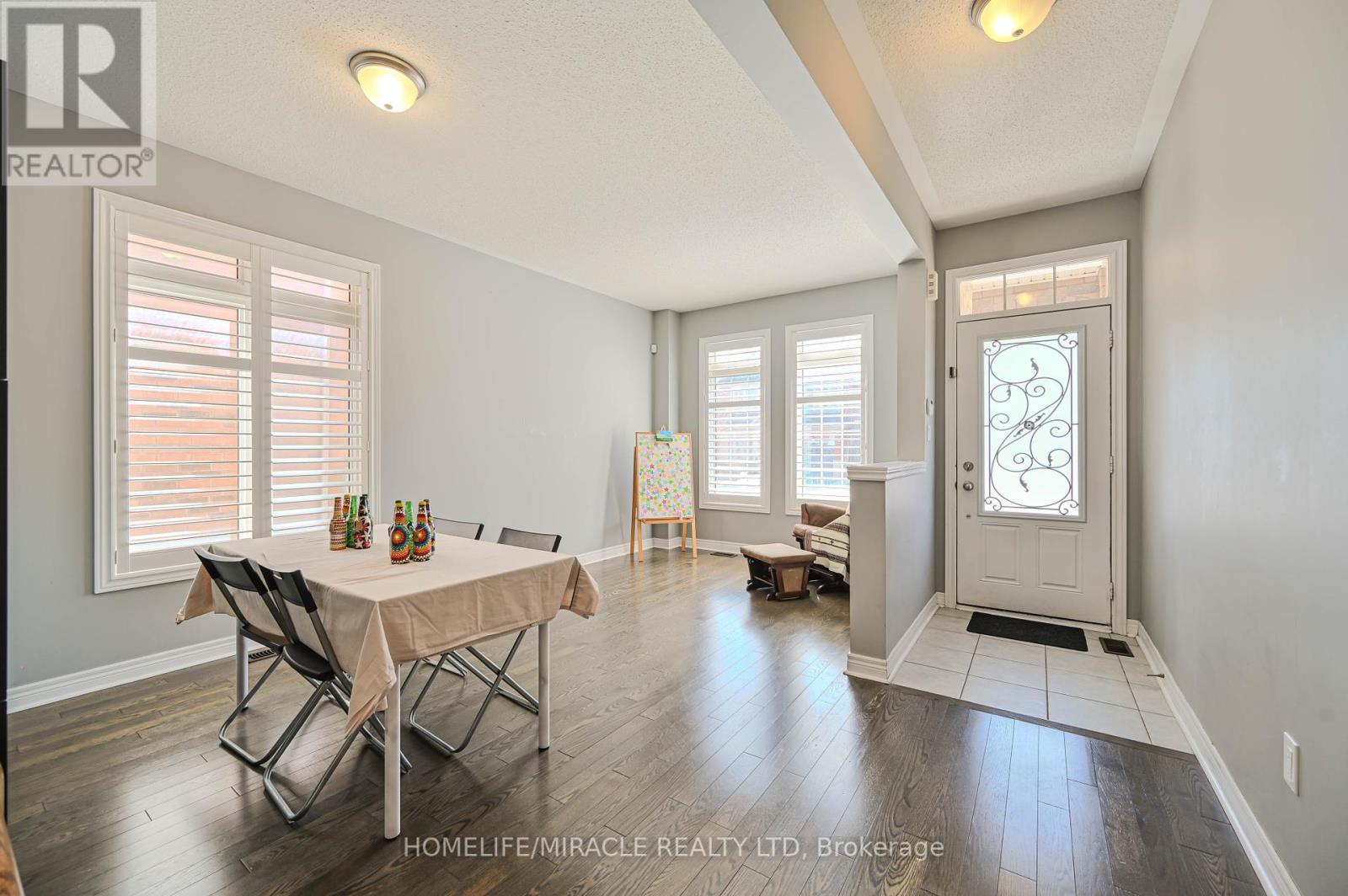 15 Fringetree Road, Brampton (Sandringham-Wellington North), Ontario  L6R 3V8 - Photo 6 - W12058715