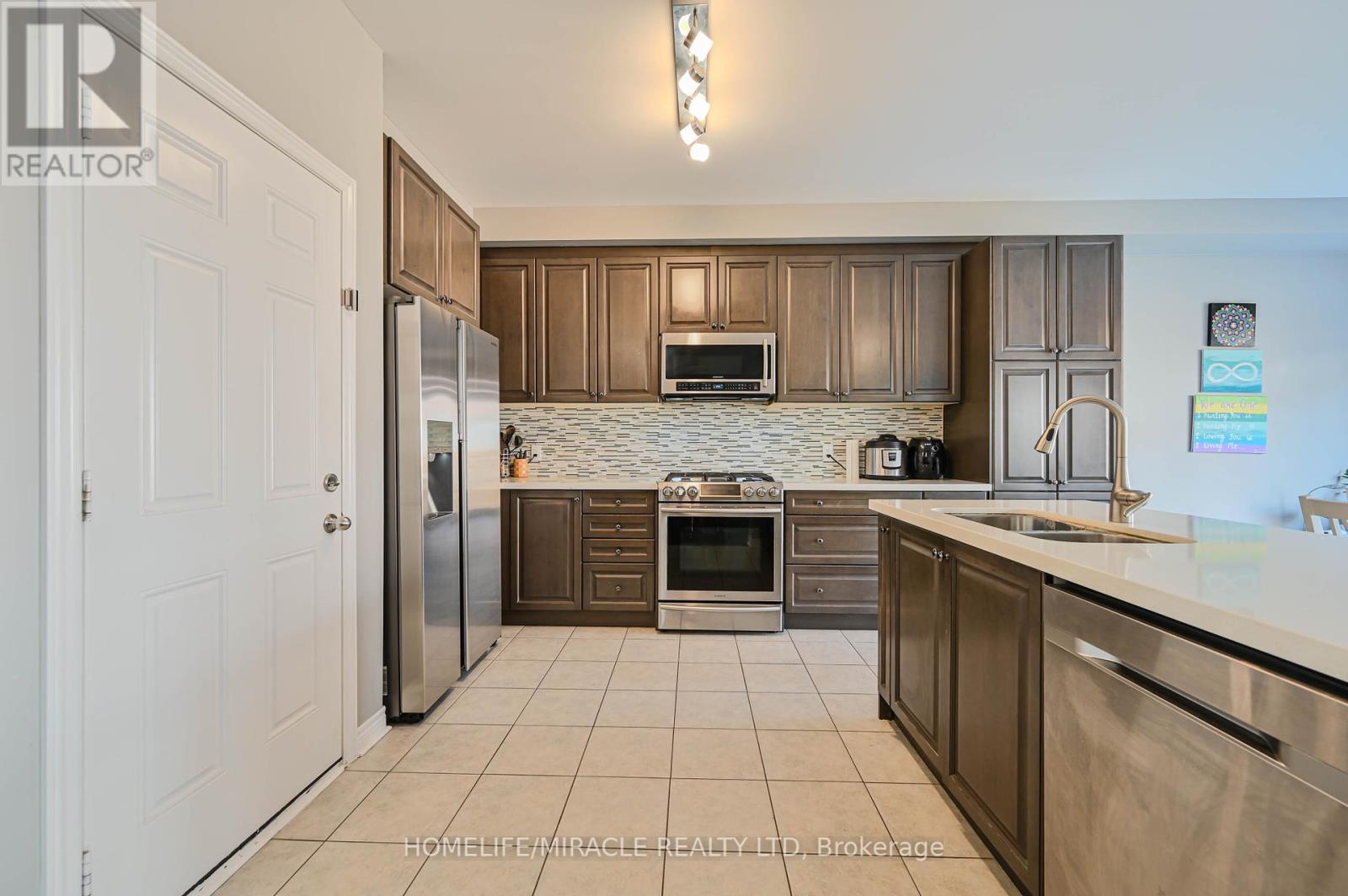 15 Fringetree Road, Brampton (Sandringham-Wellington North), Ontario  L6R 3V8 - Photo 8 - W12058715