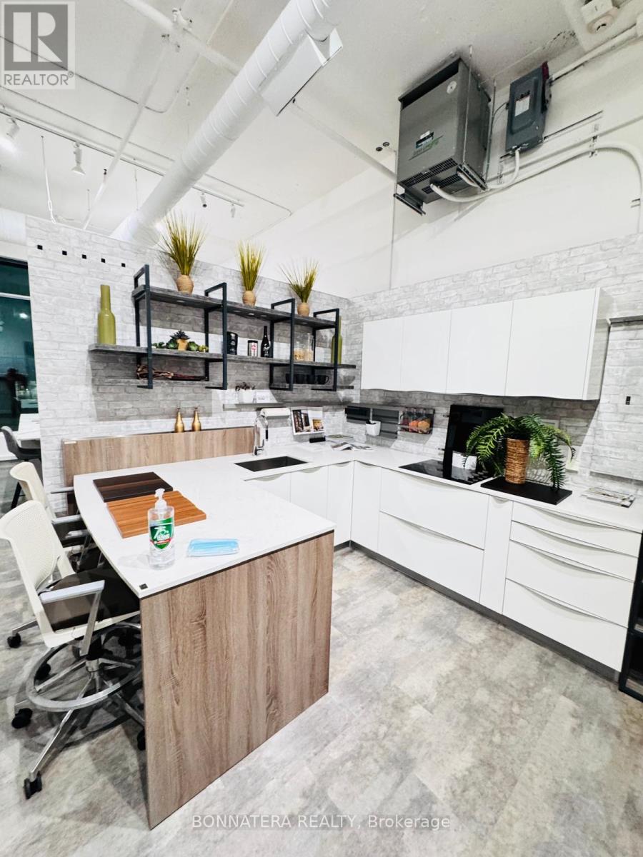 1016 - 130 Queens Quay E, Toronto, Ontario  M5A 0P6 - Photo 8 - C12064418