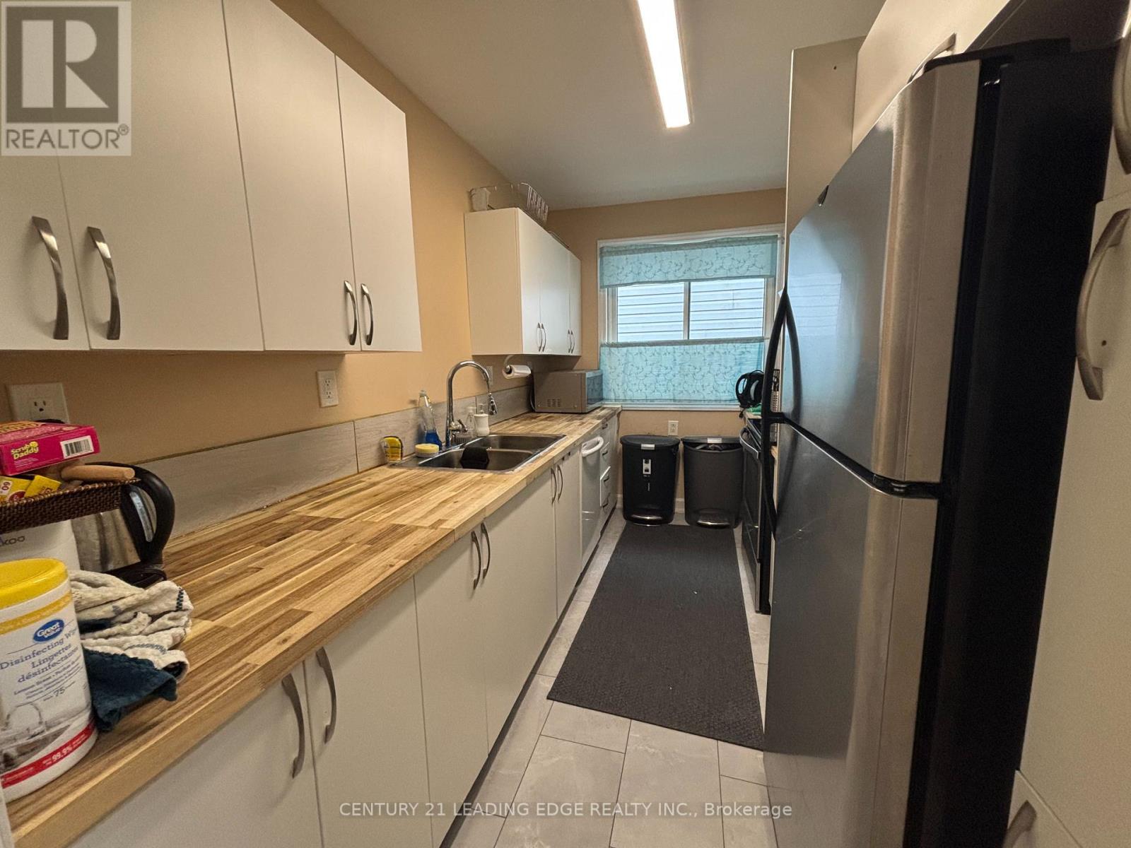 106 Whitney Avenue, Hamilton (Ainslie Wood), Ontario  L8S 2G5 - Photo 13 - X12064380