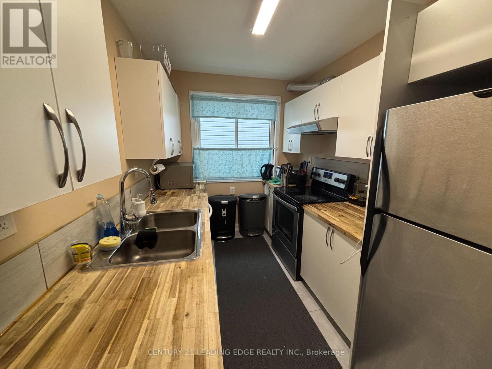 106 Whitney Avenue, Hamilton (Ainslie Wood), Ontario  L8S 2G5 - Photo 14 - X12064380