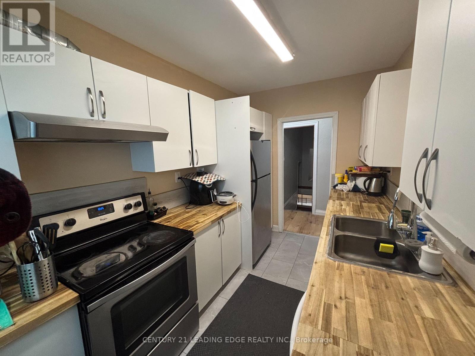 106 Whitney Avenue, Hamilton (Ainslie Wood), Ontario  L8S 2G5 - Photo 15 - X12064380
