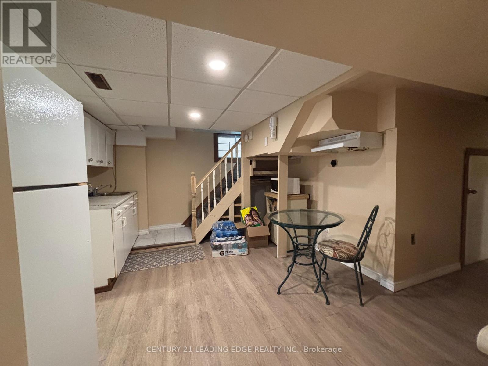 106 Whitney Avenue, Hamilton (Ainslie Wood), Ontario  L8S 2G5 - Photo 22 - X12064380