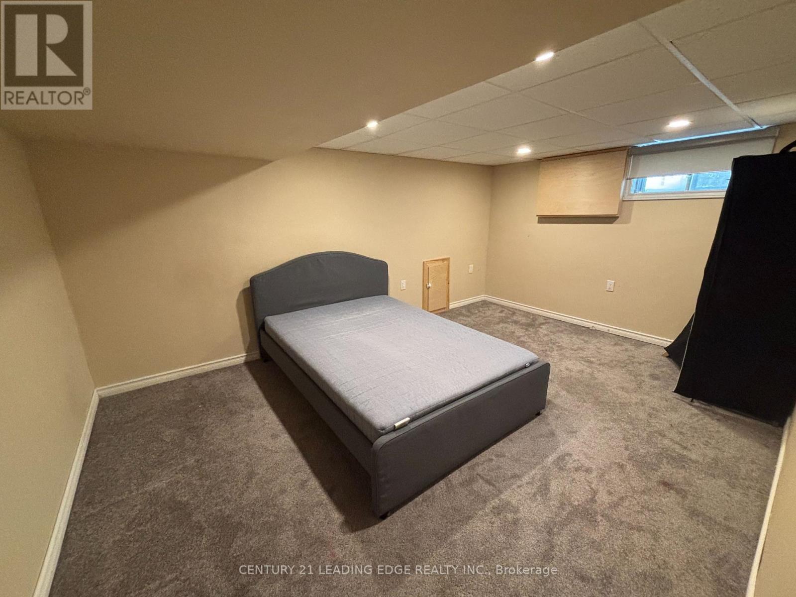 106 Whitney Avenue, Hamilton (Ainslie Wood), Ontario  L8S 2G5 - Photo 24 - X12064380