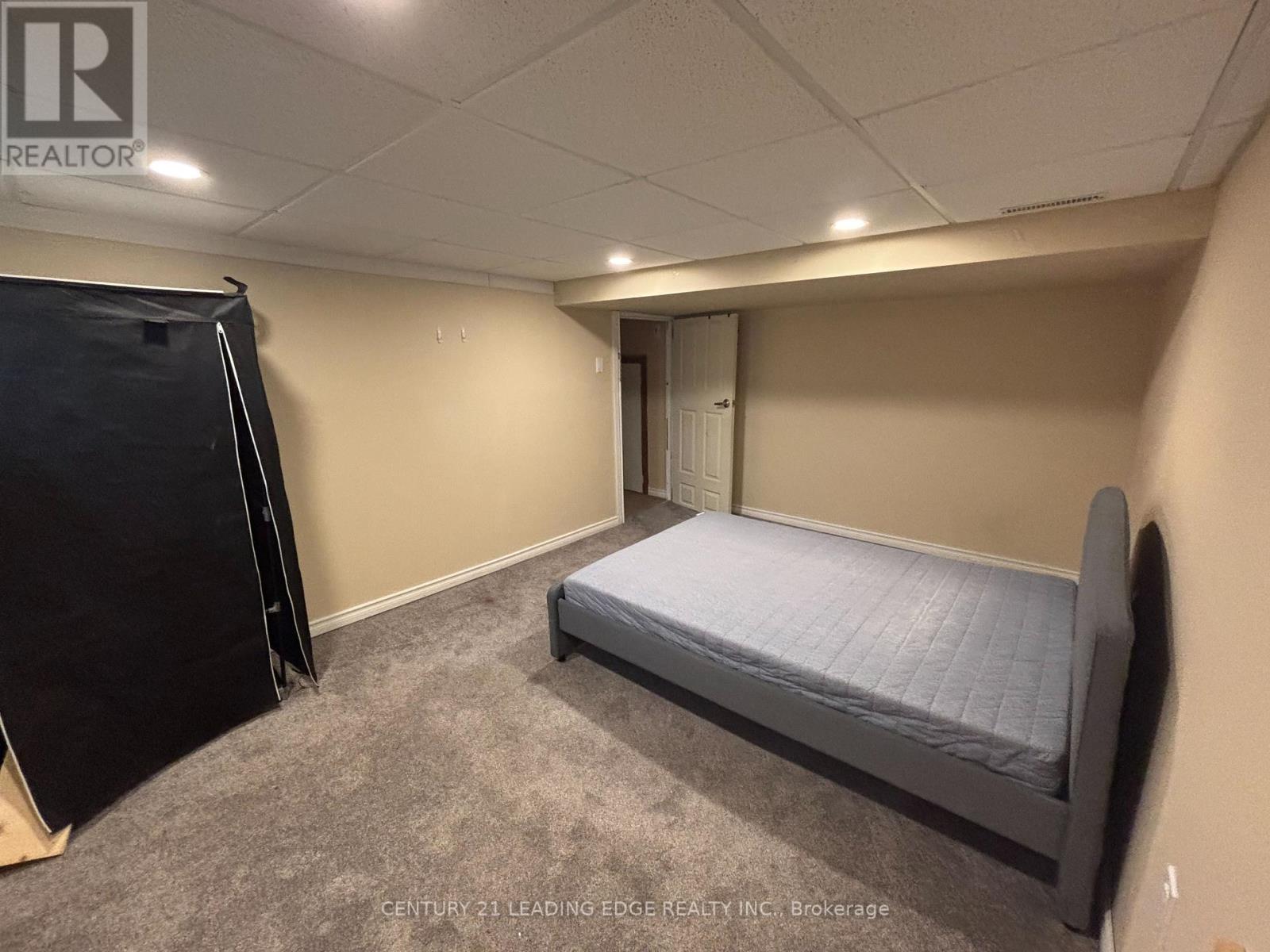 106 Whitney Avenue, Hamilton (Ainslie Wood), Ontario  L8S 2G5 - Photo 25 - X12064380