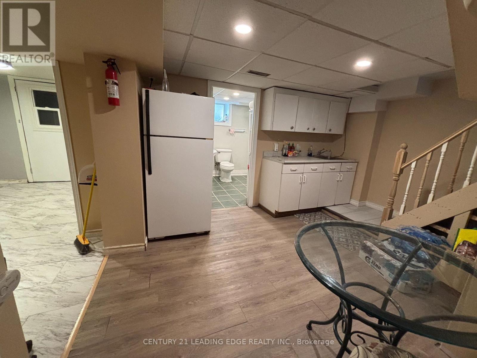 106 Whitney Avenue, Hamilton (Ainslie Wood), Ontario  L8S 2G5 - Photo 28 - X12064380