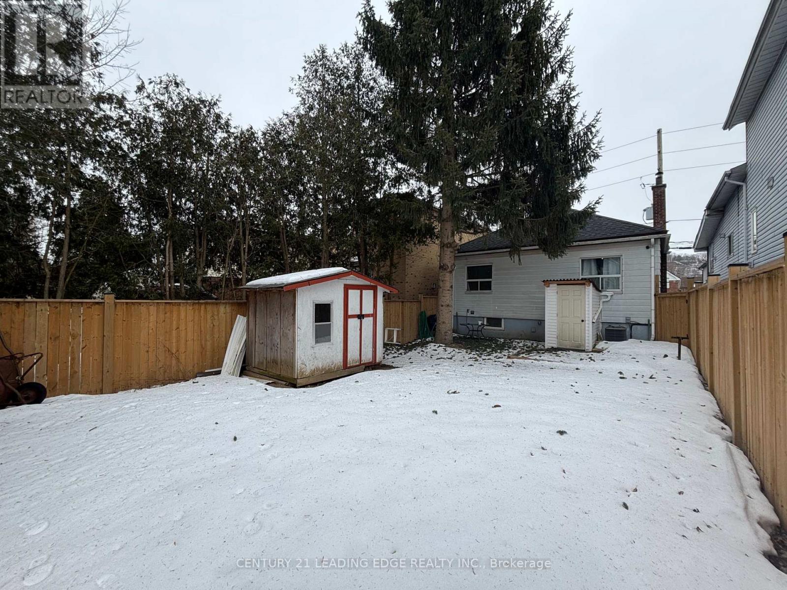 106 Whitney Avenue, Hamilton (Ainslie Wood), Ontario  L8S 2G5 - Photo 35 - X12064380