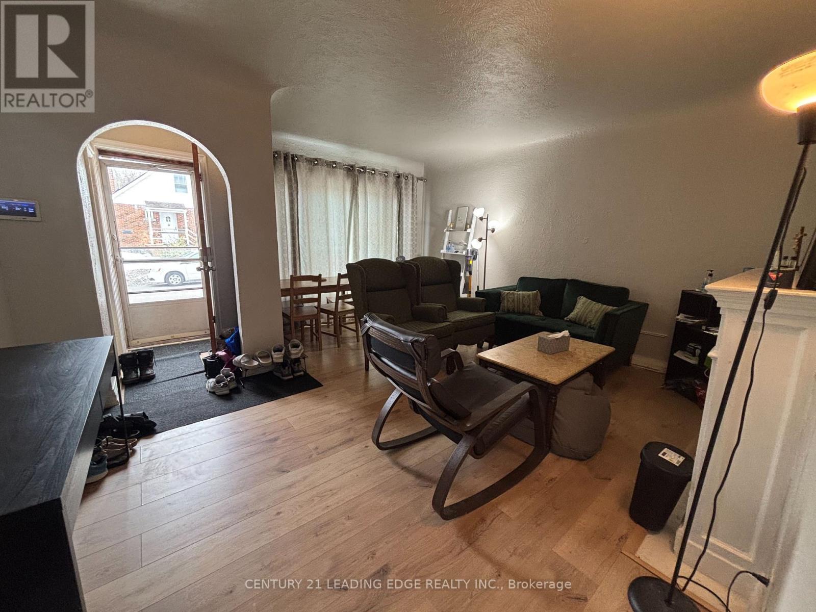 106 Whitney Avenue, Hamilton (Ainslie Wood), Ontario  L8S 2G5 - Photo 6 - X12064380