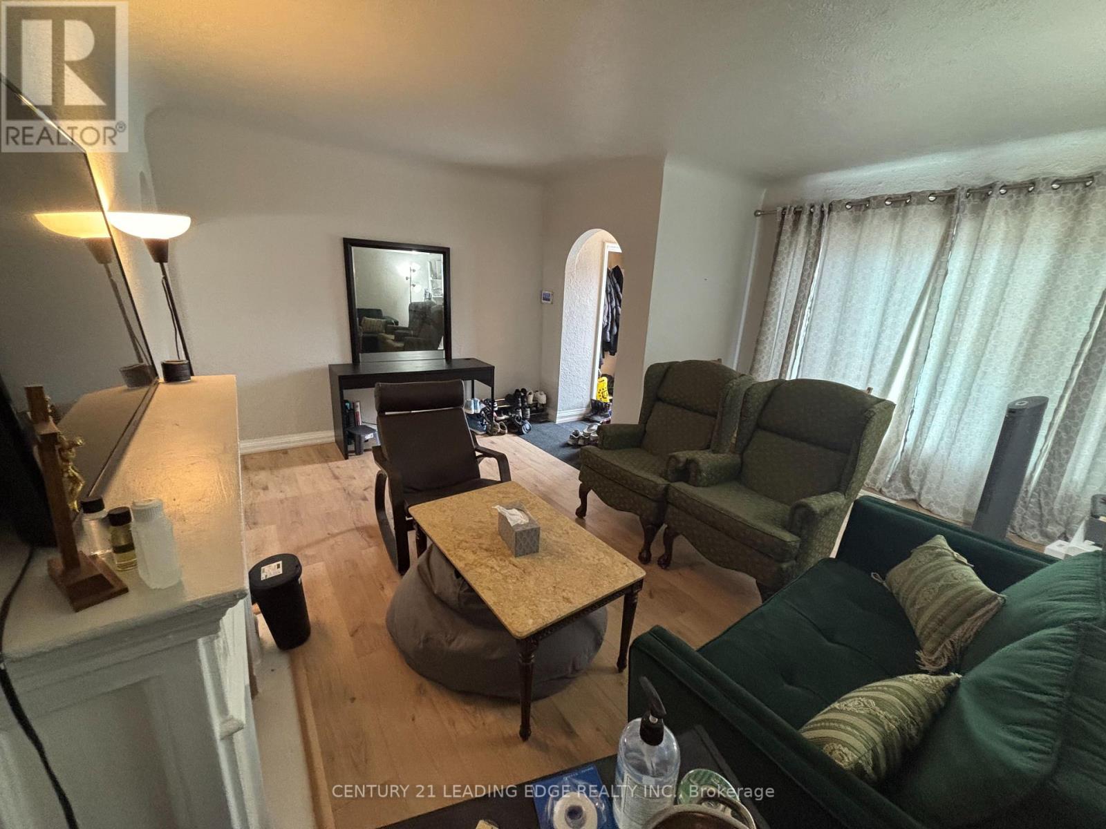 106 Whitney Avenue, Hamilton (Ainslie Wood), Ontario  L8S 2G5 - Photo 8 - X12064380