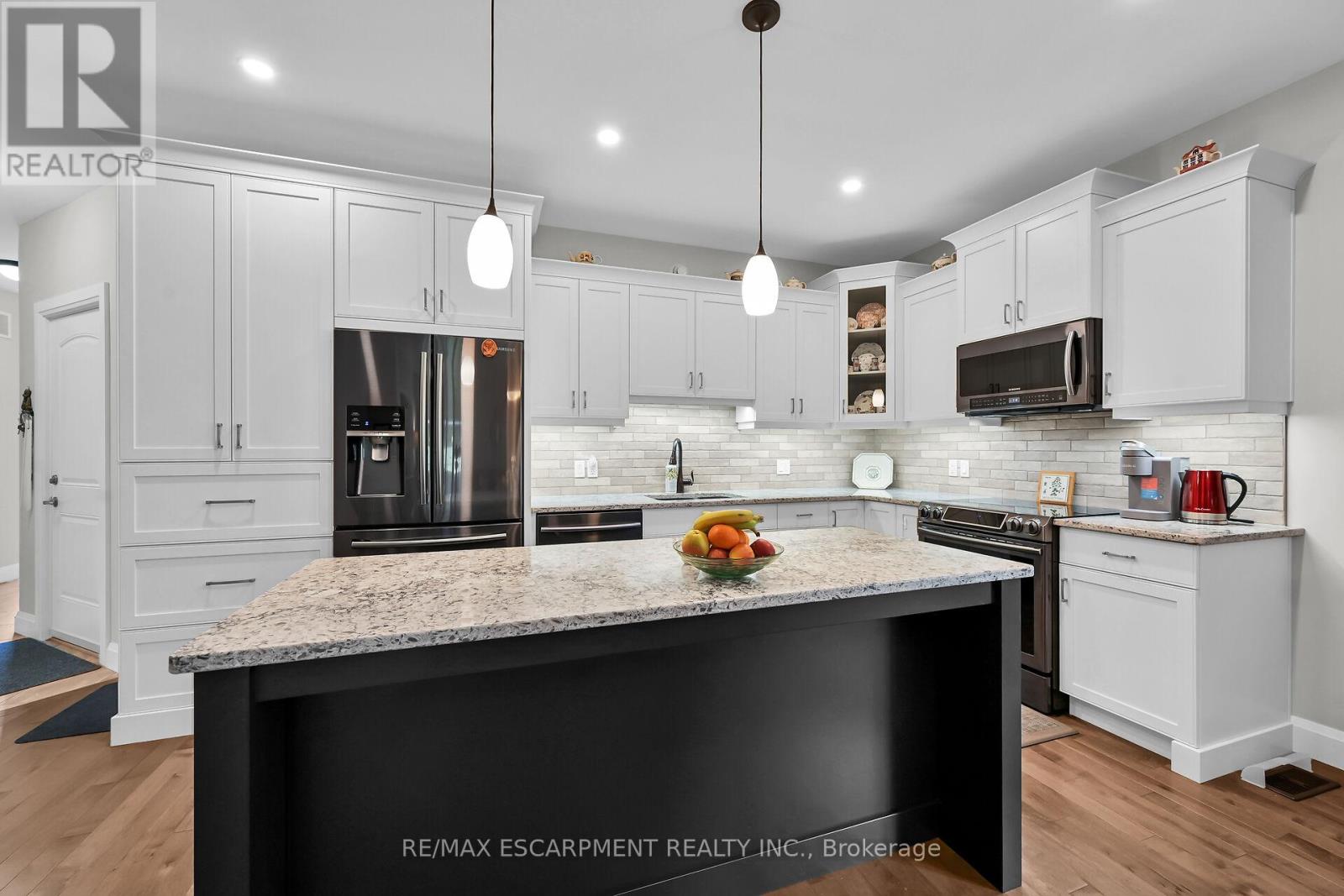 156 St. Michaels Street, Norfolk, Ontario  N4B 0A3 - Photo 6 - X12064381