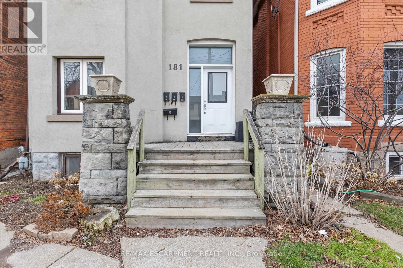 Property at 181 WEST AVENUE N image 4