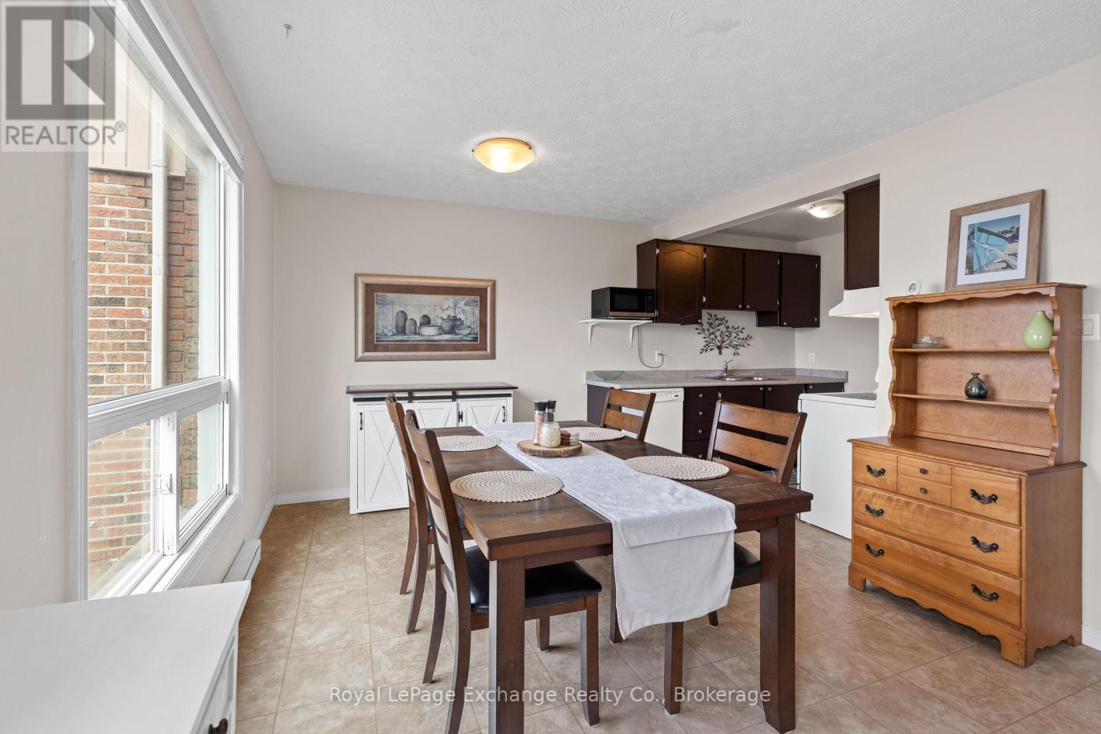 690 Andrew Malcolm Drive, Kincardine, Ontario  N2Z 1P3 - Photo 10 - X12064424
