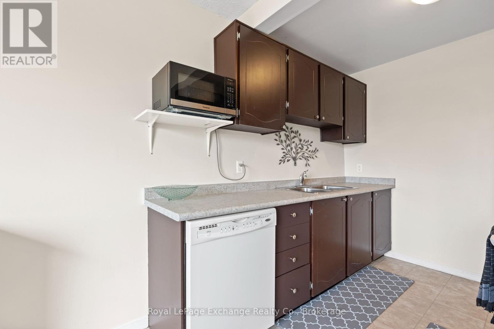 690 Andrew Malcolm Drive, Kincardine, Ontario  N2Z 1P3 - Photo 13 - X12064424