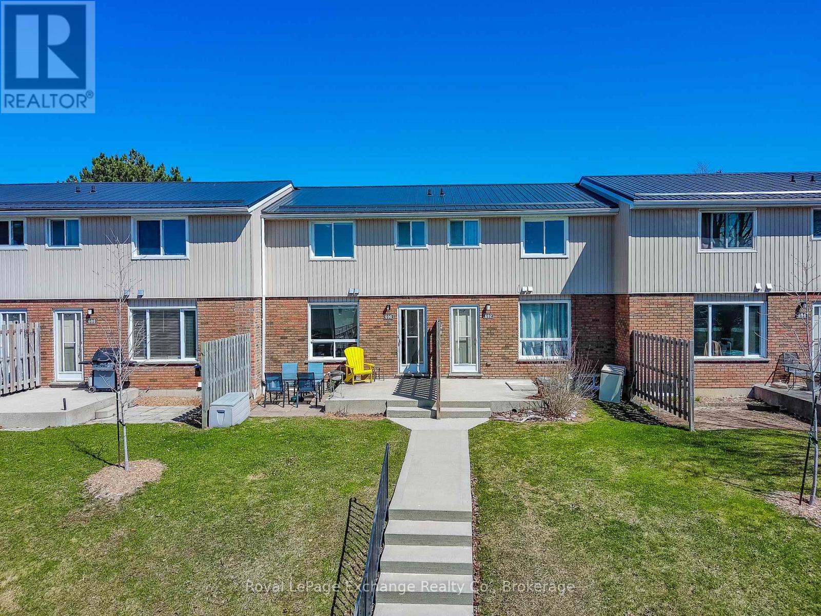 690 Andrew Malcolm Drive, Kincardine, Ontario  N2Z 1P3 - Photo 2 - X12064424