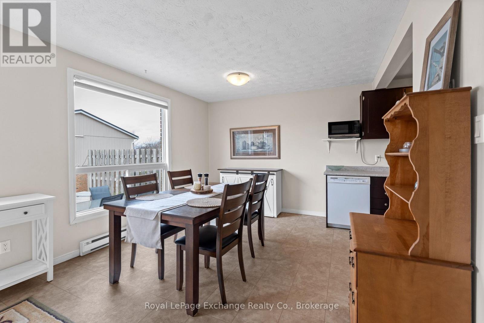 690 Andrew Malcolm Drive, Kincardine, Ontario  N2Z 1P3 - Photo 9 - X12064424
