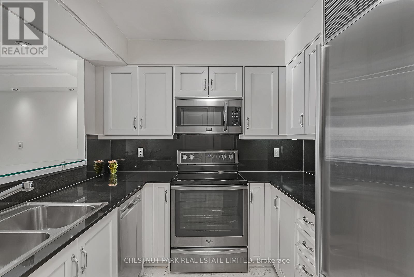 306 - 2 Roxborough Street E, Toronto, Ontario  M4W 3V7 - Photo 3 - C12059910